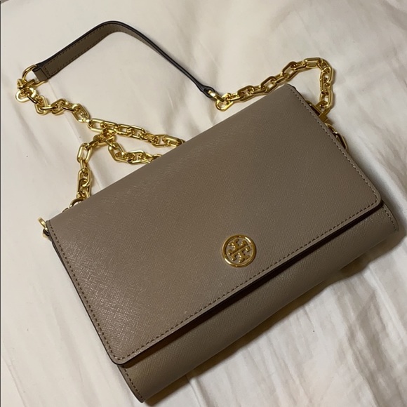 Tory Burch Handbags - Tory Burch Robinson china wallet used once